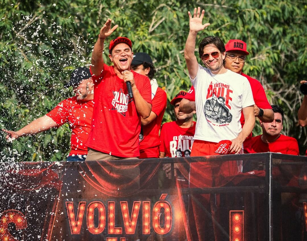 Silvestre Dangond desata euforia en Valledupar con multitudinaria caravana junto a Juancho de la Espriella