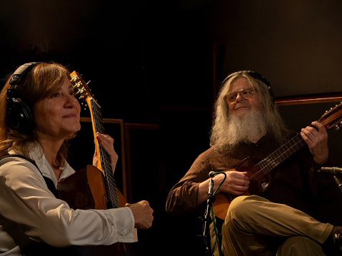 Berta Rojas presta el sonido de su guitarra a Santaolalla para versión de ‘The Last of Us’