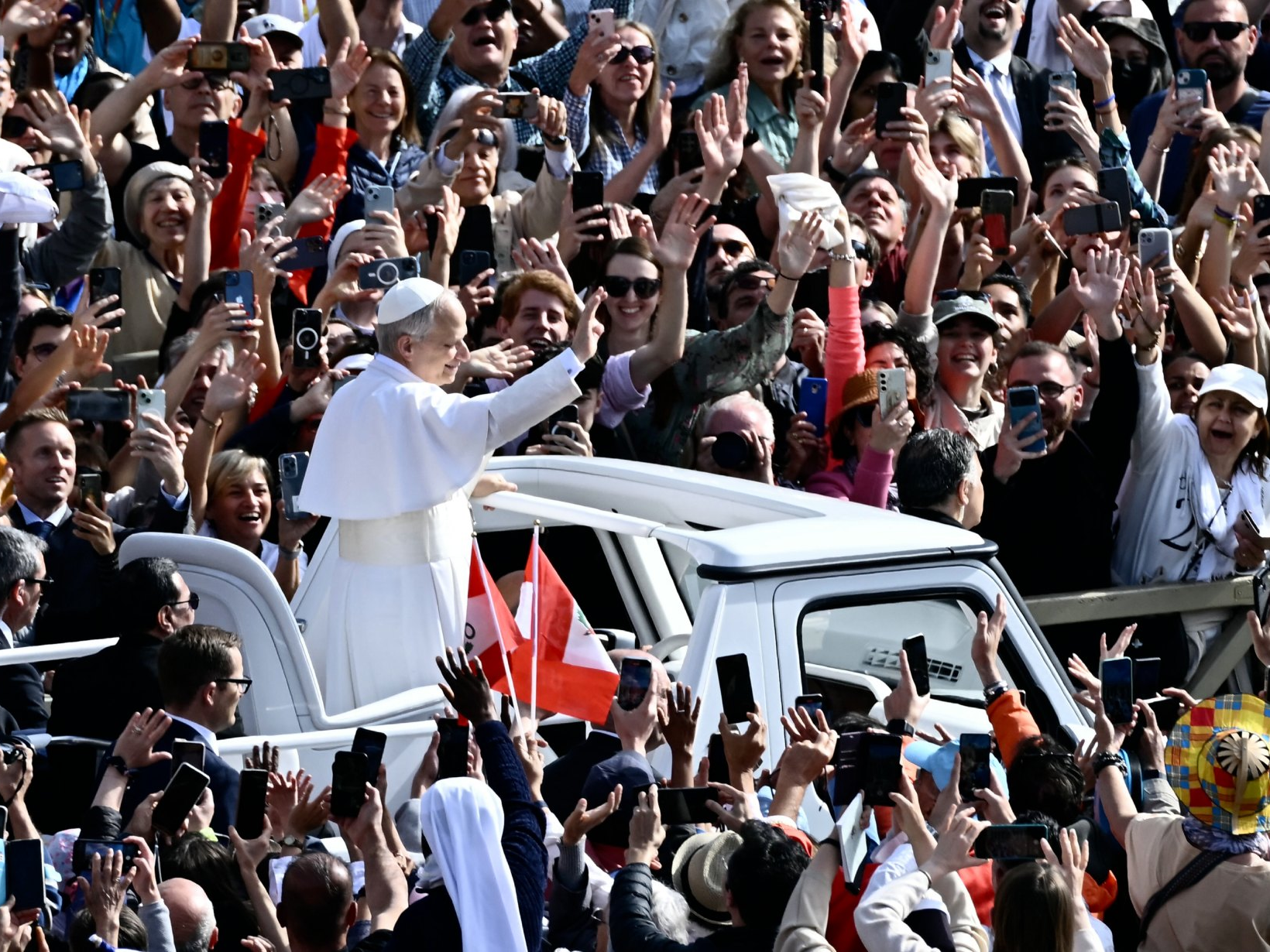 León XIV inicia su pontificado con un llamado contra la explotación y la marginación