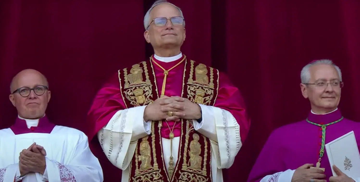 “Ayudadnos a construir puentes”, primer mensaje del papa León XIV
