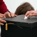 Cierran todos centros electorales en los comicios legislativos de Portugal