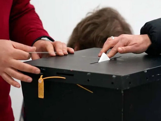 Cierran todos centros electorales en los comicios legislativos de Portugal