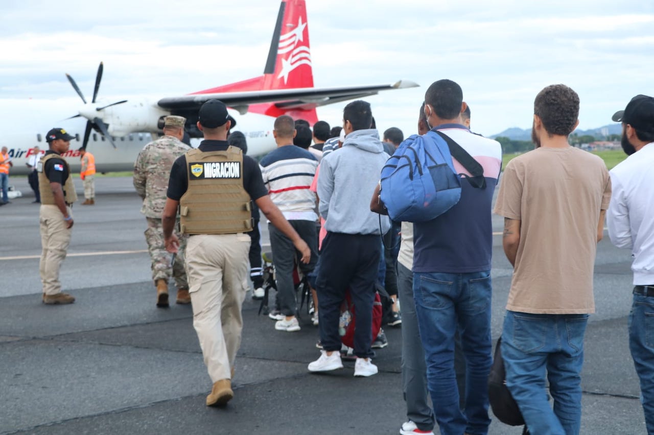 Panamá anuncia vuelos de repatriación de migrantes: Entre ellos venezolanos