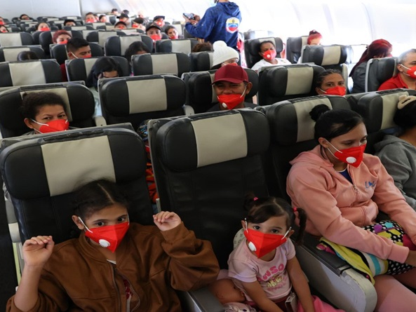 Arriban a Venezuela 315 connacionales desde México