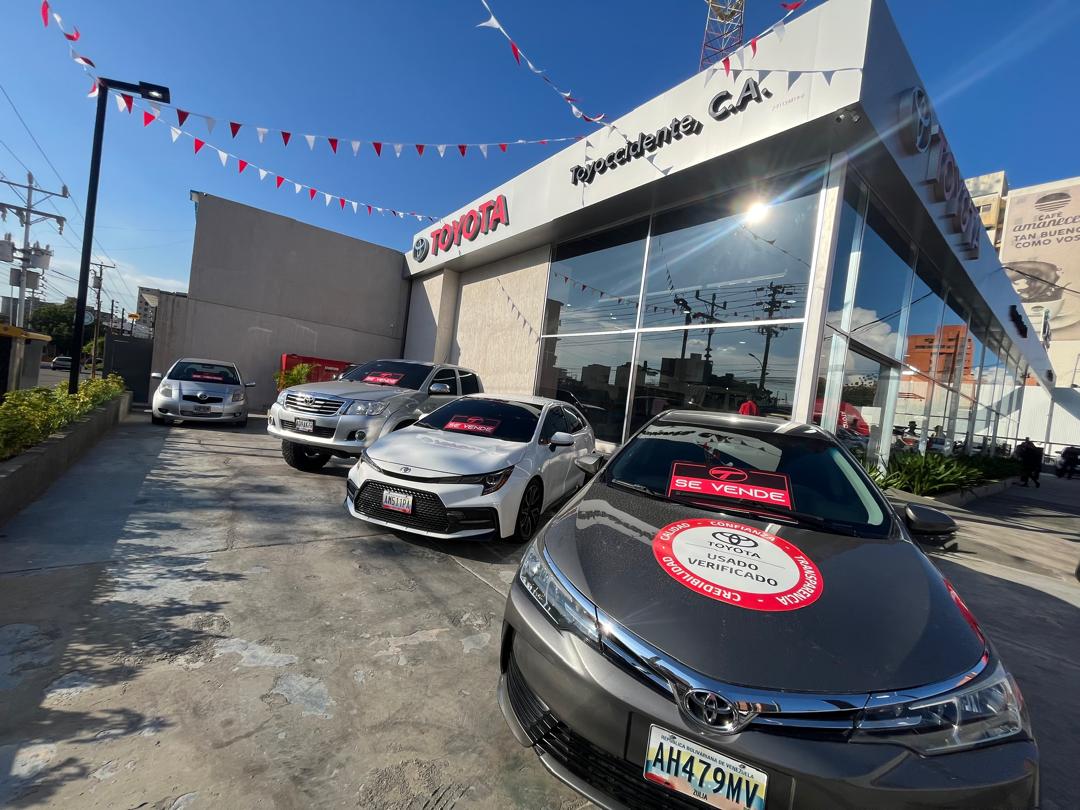 Toyoccidente celebra a las madres con regalos, arte y el primer Show Room Experience en su nueva sede