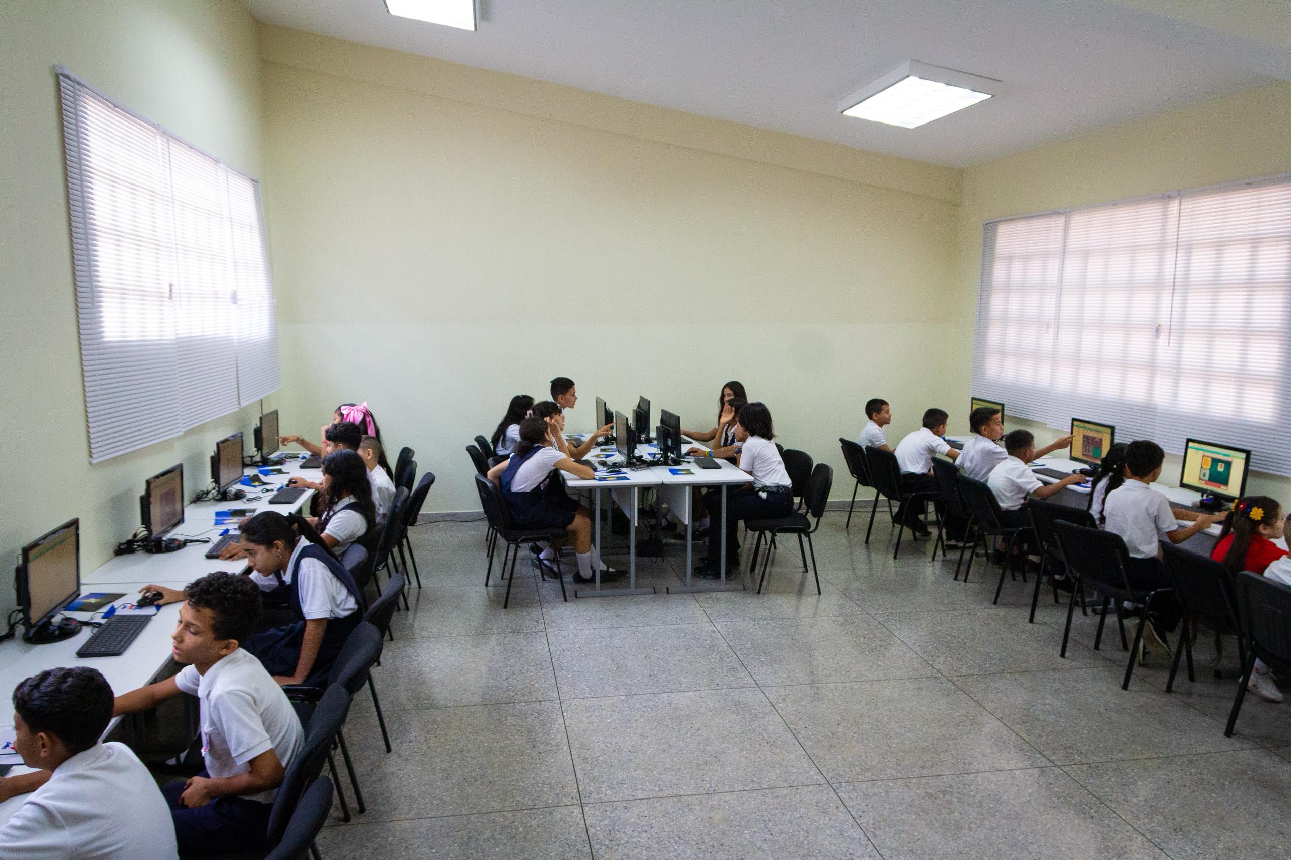 Rosales inaugura la “Tomás Rafael Jiménez” y alarga la lista de nuevas escuelas en el Zulia