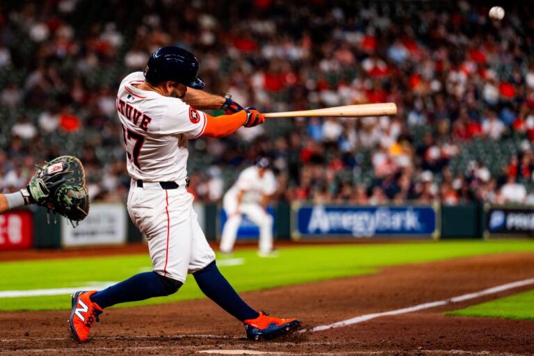José Altuve conectó dos cuadrangulares en triunfo de Astros