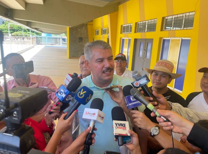 Luis Caldera anunció planes de restauración de la iglesia San Tarsicio y el complejo Ciudad de Dios