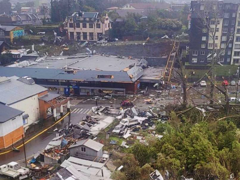 Tornado azota Chile: Zona afectada continúa en alerta roja