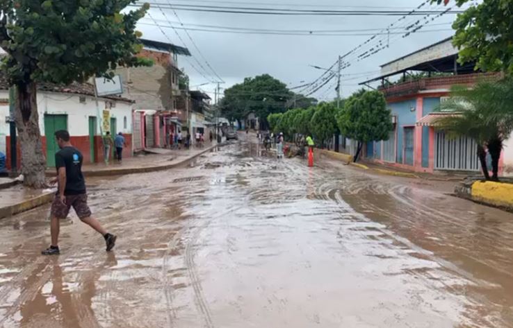 Fuertes lluvias provocaron el desbordamiento del dique Uraca en Choroní