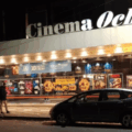 Mujer celebraba su cumpleaños en el cine y le cayó el techo encima: veía la película 