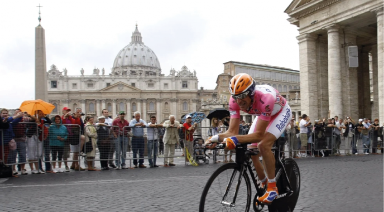 El Papa saludará a los ciclistas del Giro de Italia en su última etapa
