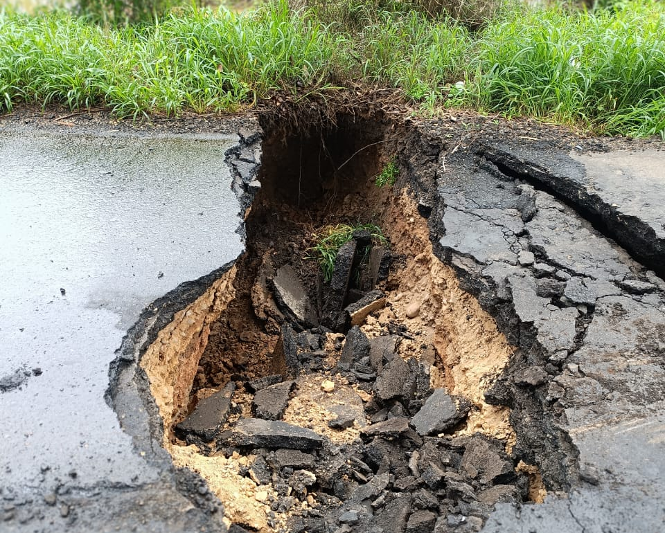 Fuertes lluvias socavan la vialidad en varios municipios del Zulia