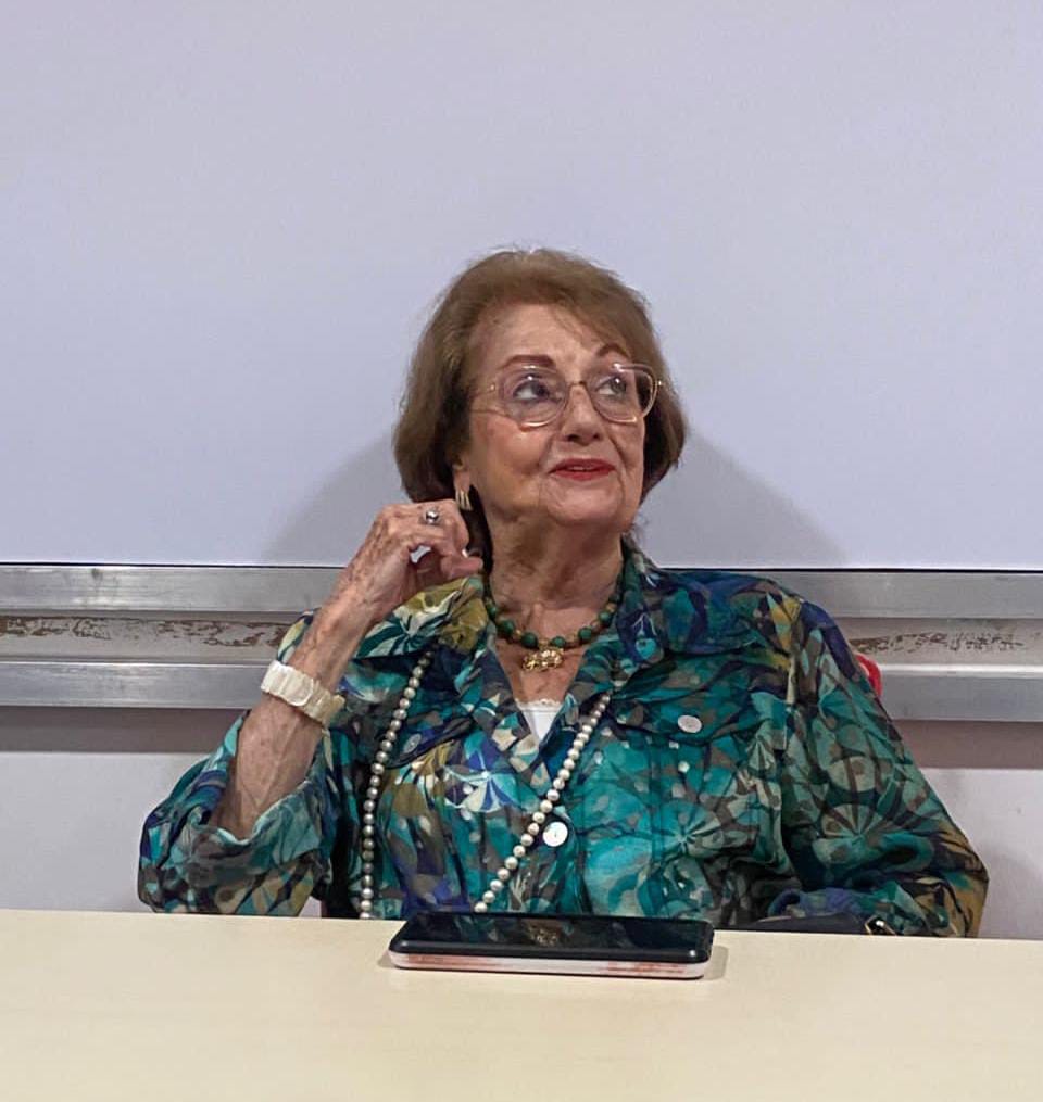 María Elisa Villasmil : 