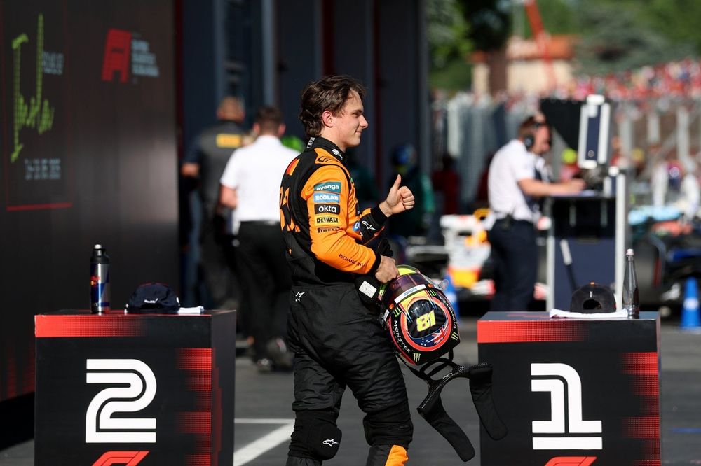 Piastri logra la pole en reñido duelo con Verstappen