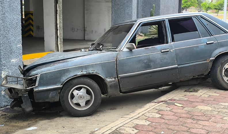 Chofer de carrito por puesto chocó contra el pilar de un supermercado en 5 de Julio