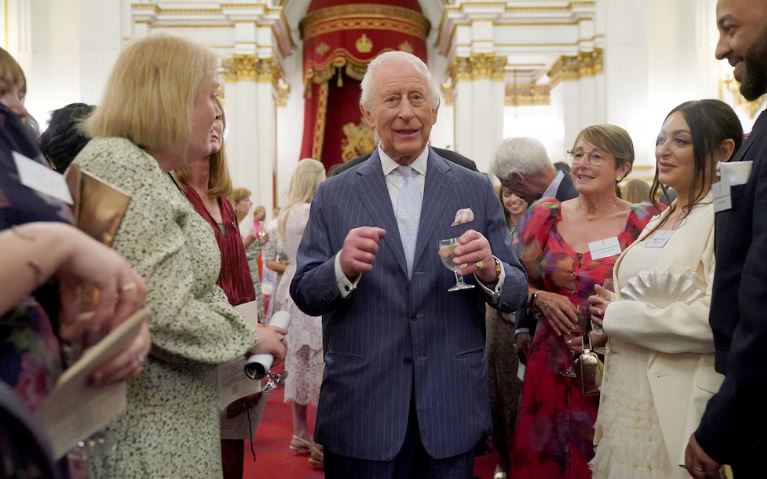 “Es una experiencia desalentadora y, a veces, aterradora”: El rey Carlos III al hablar del cáncer