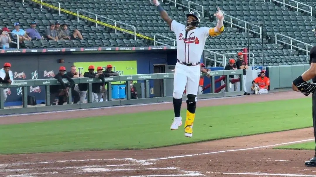 Ronald Acuña Jr. se luce con bambinazo en su primer juego de rehabilitación