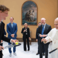 El papa León XIV fue visitado por el tenista italiano Jannik Sinner