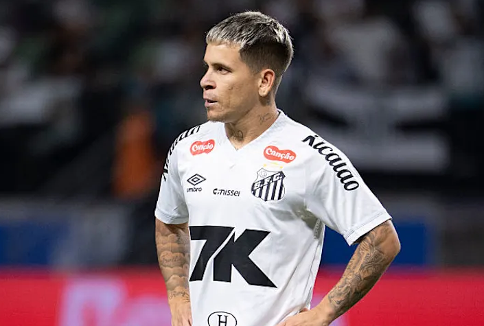 Preocupación en la Vinotinto: Yeferson Soteldo sale lesionado durante el encuentro entre Corinthians y Santos