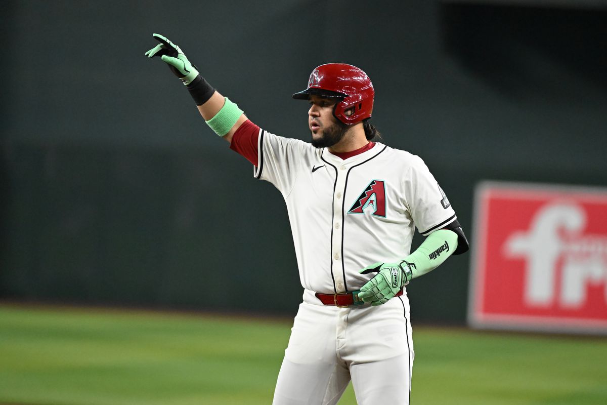 Eugenio Suárez se convirtió en el tercer venezolano con 300 cuadrangulares en Grandes Ligas