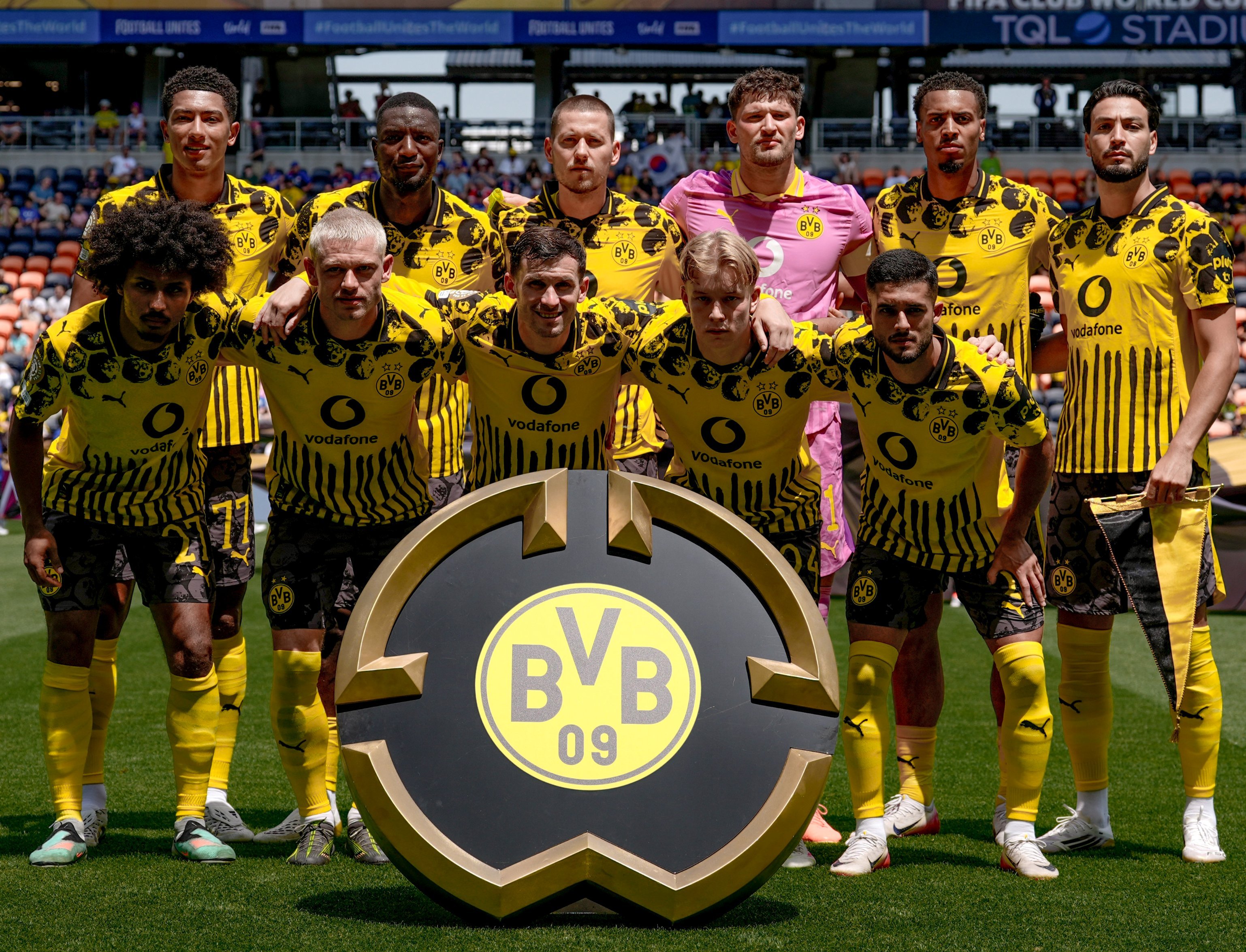 Borussia Dortmund superó al Ulsan Hyundai y accedió como líder a octavos de final
