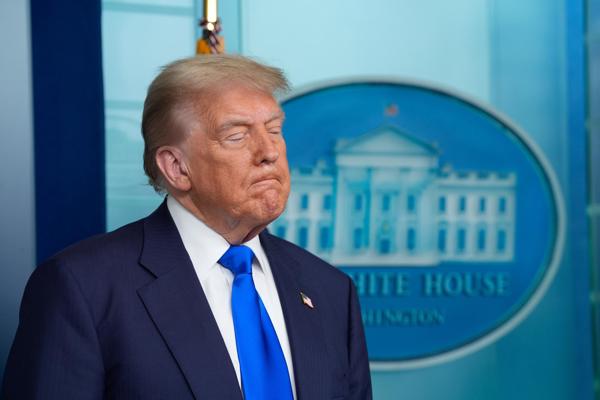Corte Suprema frena a tribunales inferiores que bloquean ordenes de Trump sobre ciudadanías por nacimiento