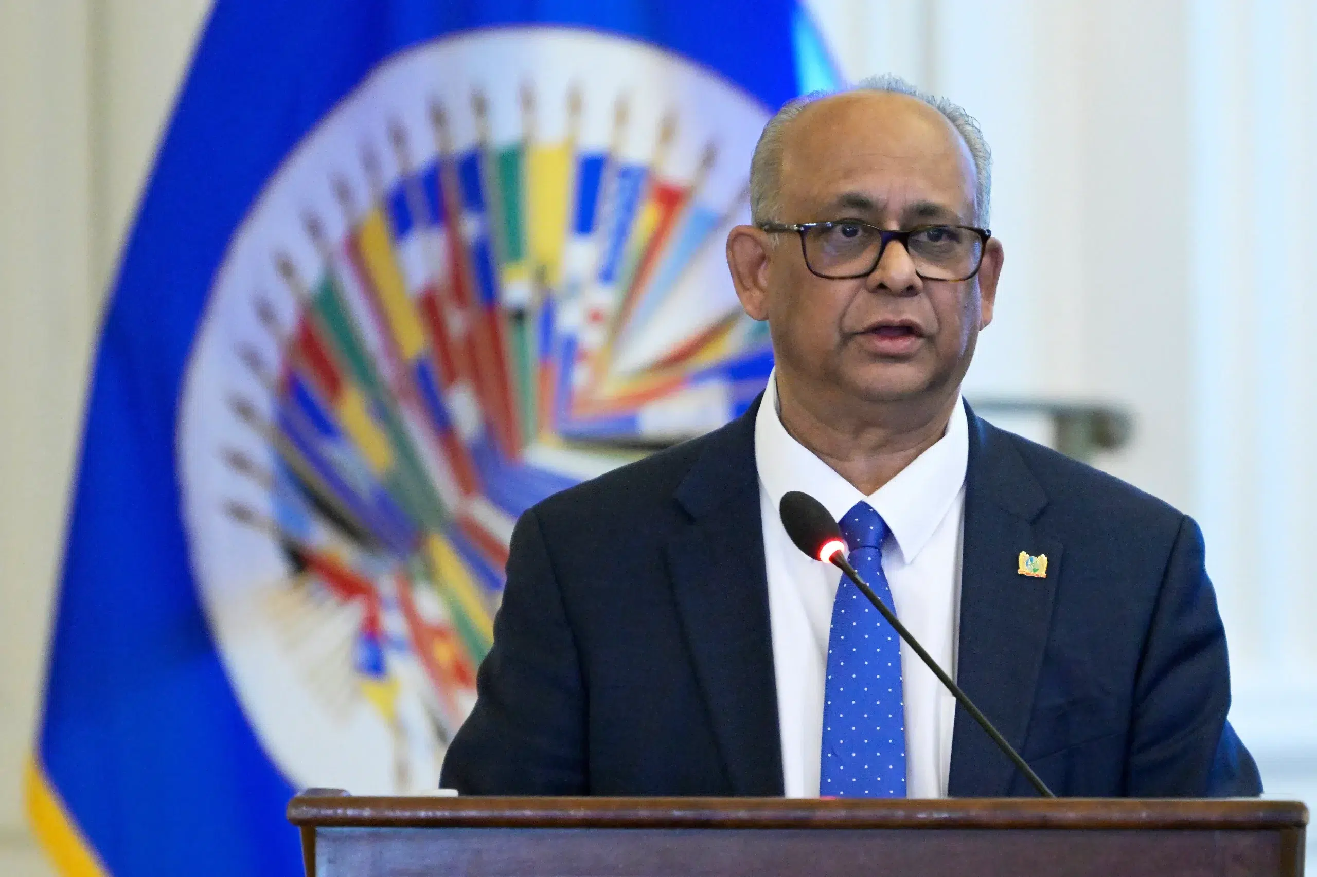 Nuevo secretario general de la OEA pide diálogo con Venezuela