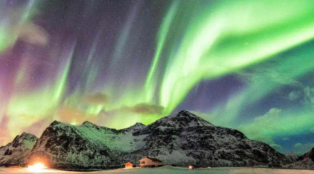 Millones de personas disfrutan de la aparición de auroras boreales al norte de Estados Unidos