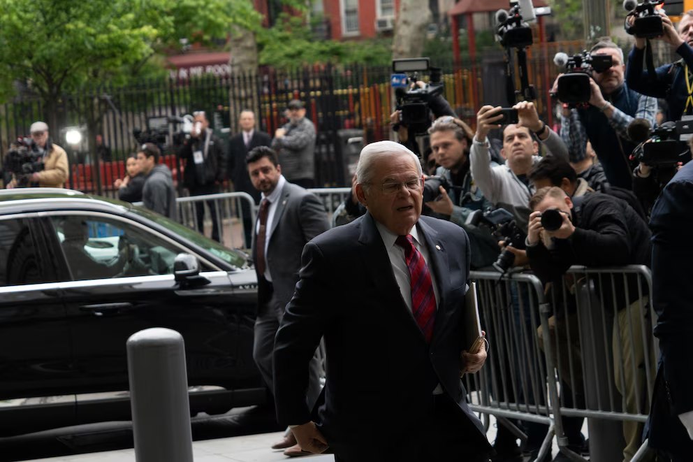 Bob Menéndez inicia condena en prisión federal tras escándalo de sobornos