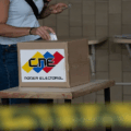Maduro presenta lineamientos para reforzar el poder local rumbo a elecciones municipales