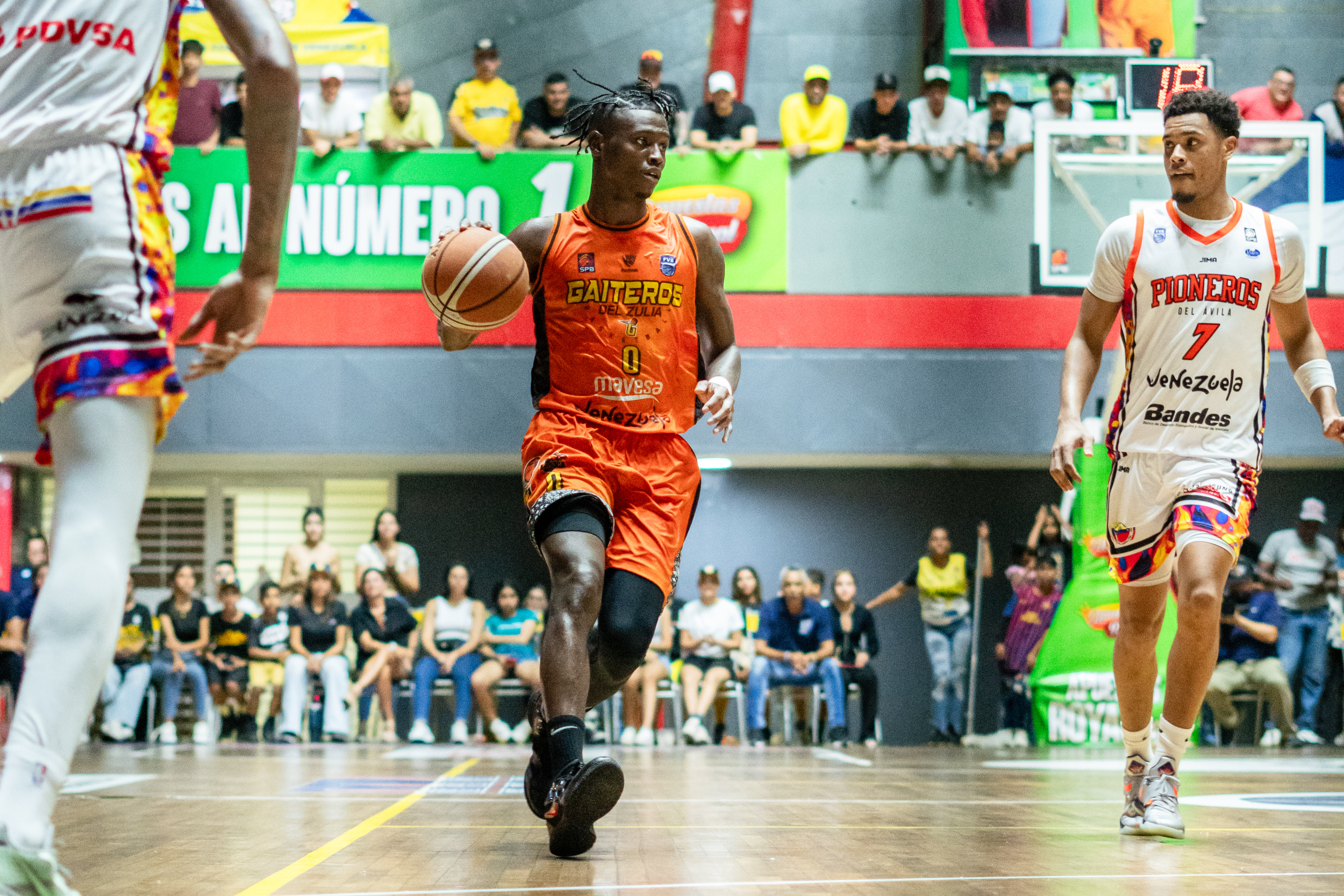 Gaiteros derrota a Pioneros y queda a un paso de la final en la SPB