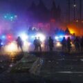 Decretan toque de queda en Los Ángeles