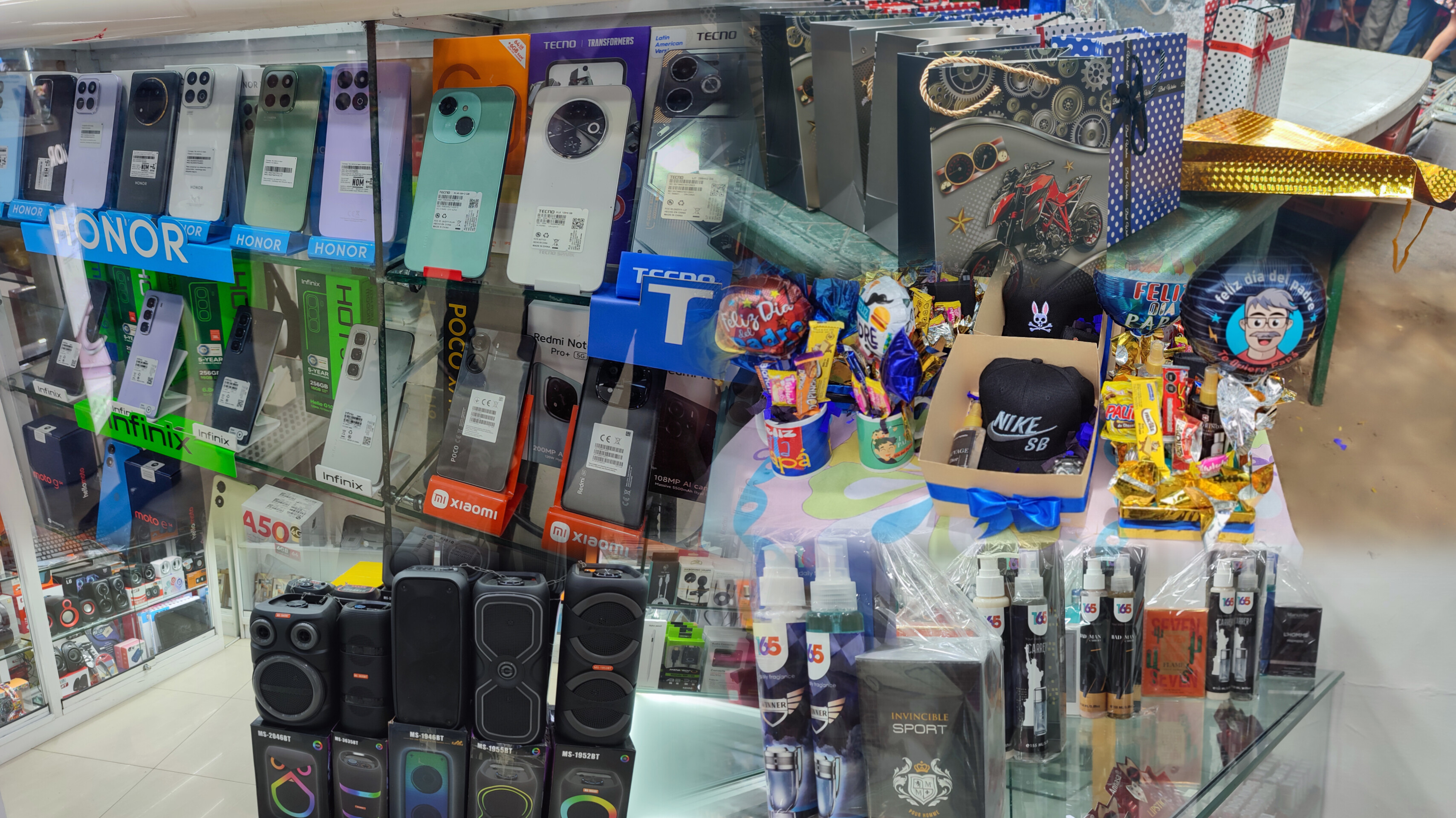 Hey, ve que es en serio, los papás quieren teléfonos, y si son iPhone, ¡mejor!