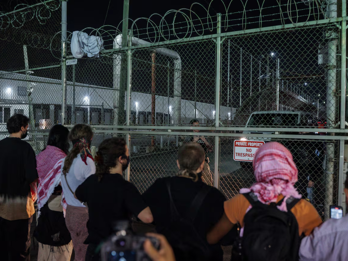 Cuatro hombres escapan de un centro de detención de migrantes en EEUU durante protesta