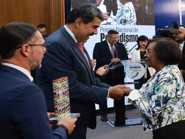 Presidente Maduro otorga el Premio Nacional de Periodismo Simón Bolívar 2025