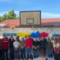 Di Martino es recibido al ritmo de la banda San Juan de Dios en el encuentro con líderes políticos en la parroquia Manuel Dagnino