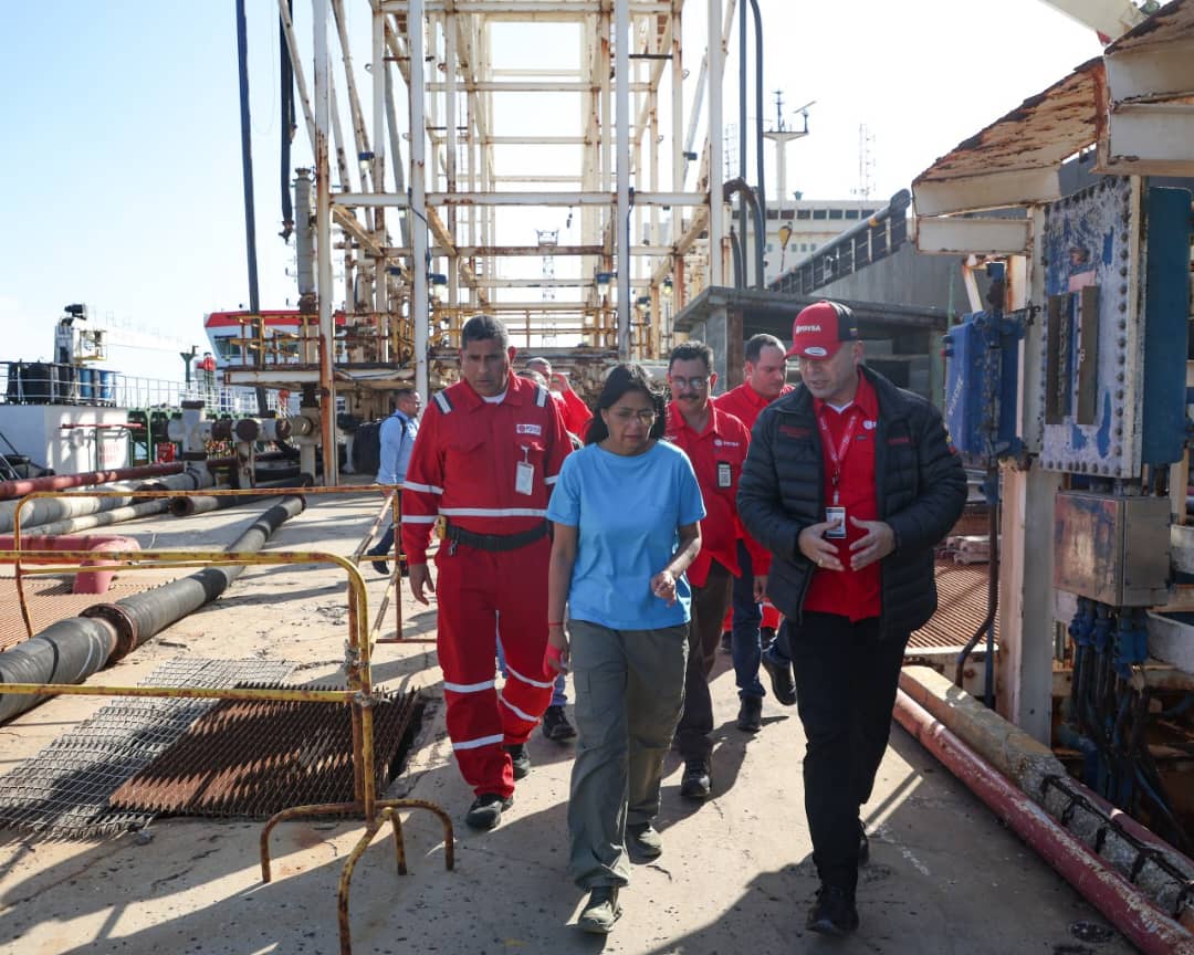 Delcy Rodríguez inspeccionó el Centro de Refinación Paraguaná en Falcón