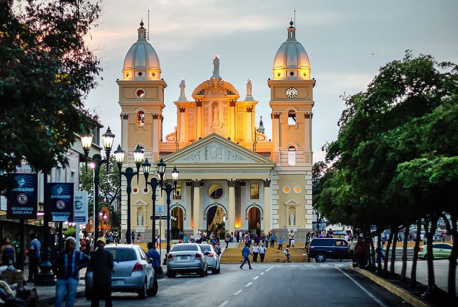 La Basílica Santuario de Nuestra Señora de Chiquinquirá y San Juan de Dios son centros de acopio para ayudar a afectados por las lluvias