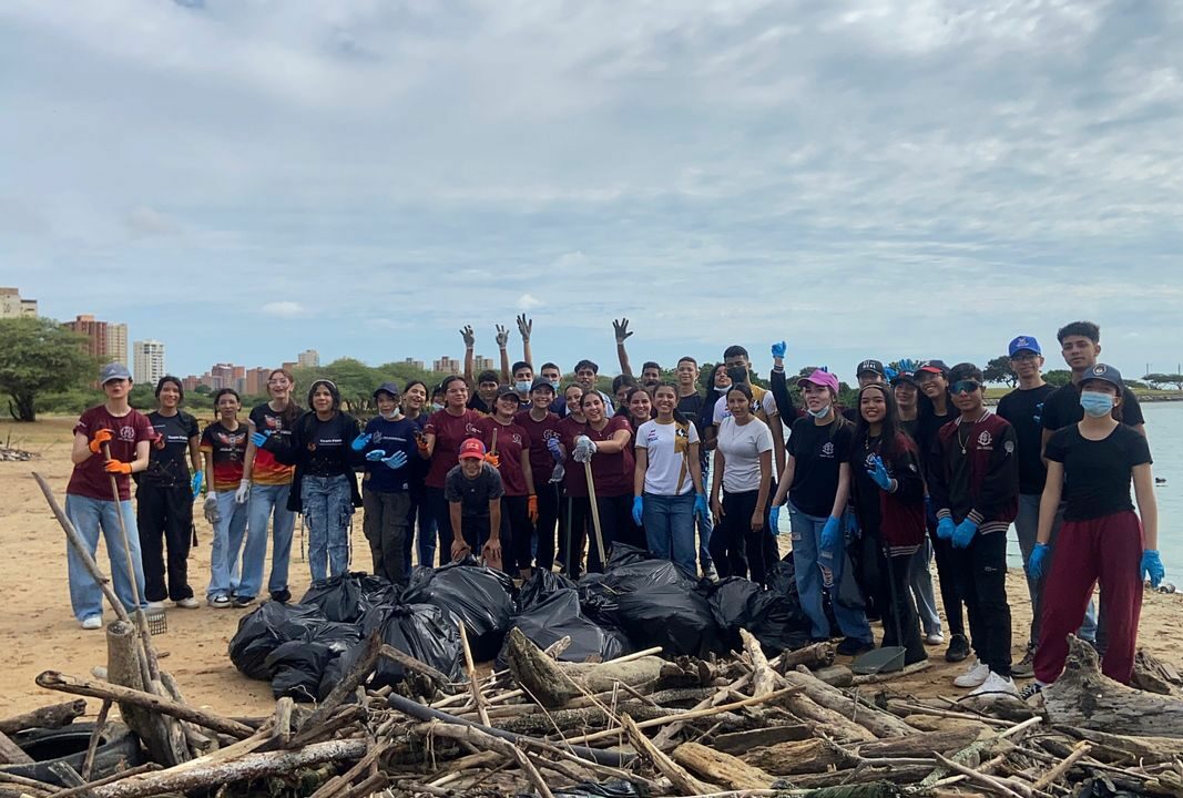 Equipos de la Copa Ka’i 2025 limpian el Lago de Maracaibo en un esfuerzo conjunto