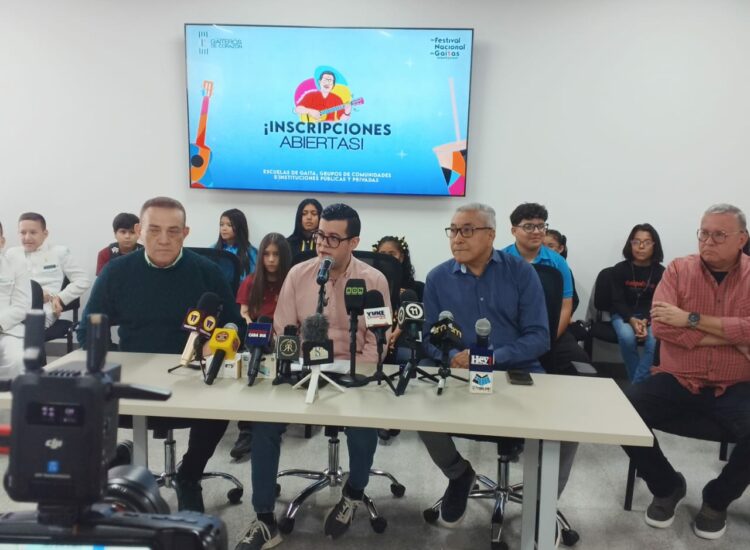 Entre gaitas la Fundación Nacional celebra su primer aniversario