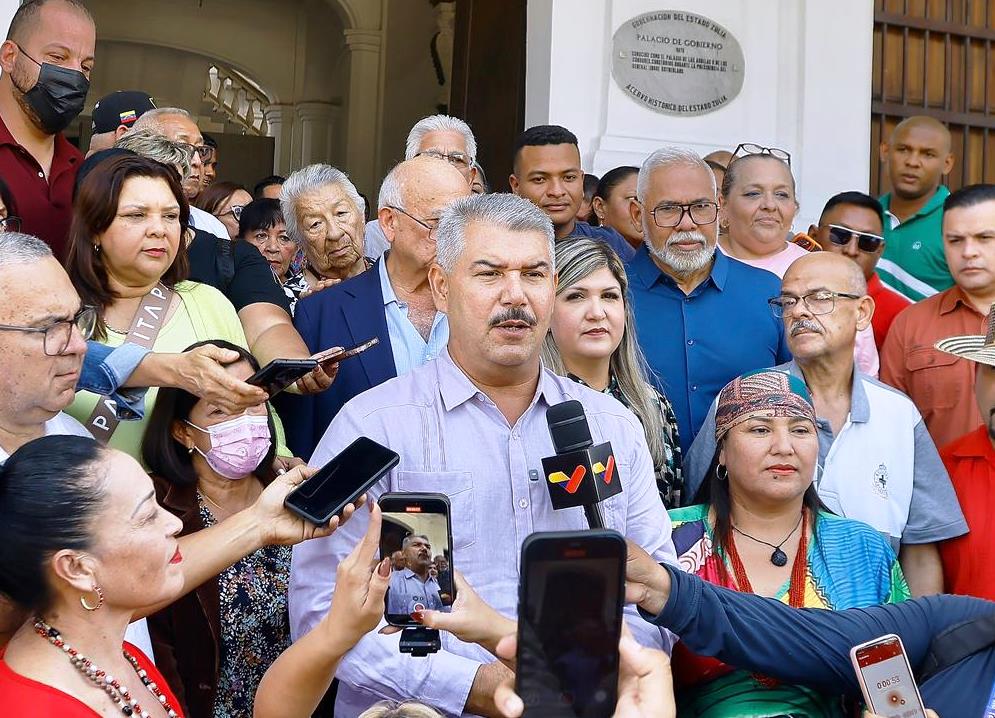 Gobernador Luis Caldera se encuentra en Caracas participando en un taller sobre las 7T encabezado por la vicepresidenta Delcy Rodríguez