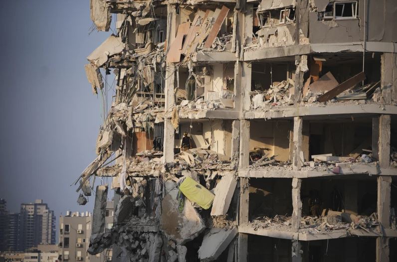 El número de muertos aumenta mientras Israel e Irán intercambian ataques por tercer día consecutivo