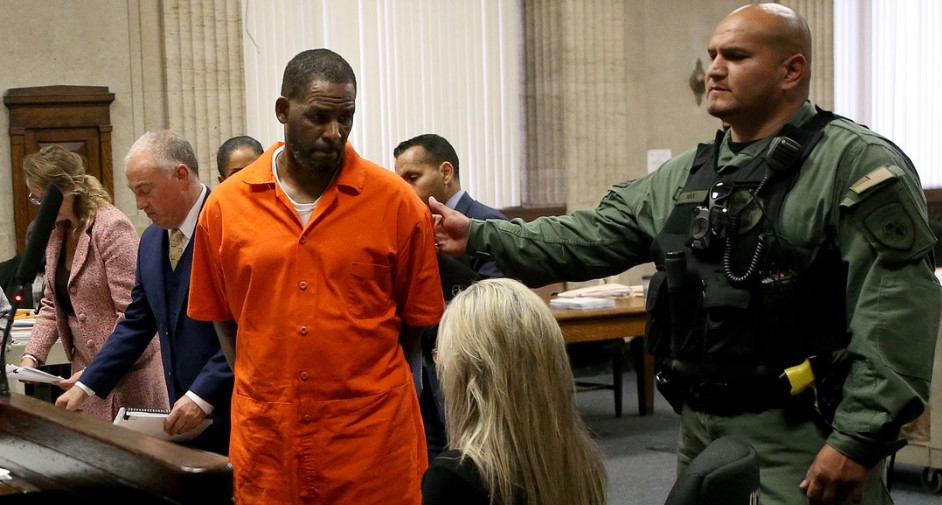 Cantante R. Kelly solicitad al tribunal un arresto domiciliario porque su vida estaría en peligro