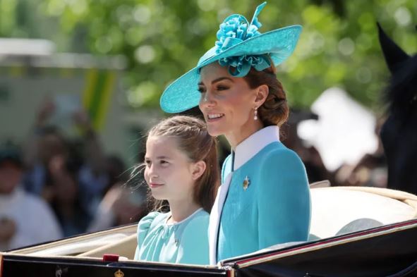El detalle en los looks de Kate Middleton y la princesa Charlotte que enamora