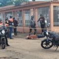Muere empresario degollado por un mecate cuando iba en su motocicleta por una vía de Bolívar