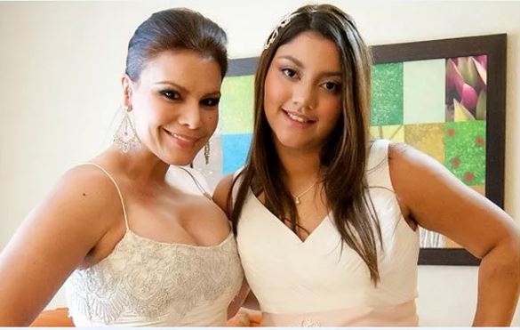 Olga Tañón y su hija bailan el nuevo tema 
