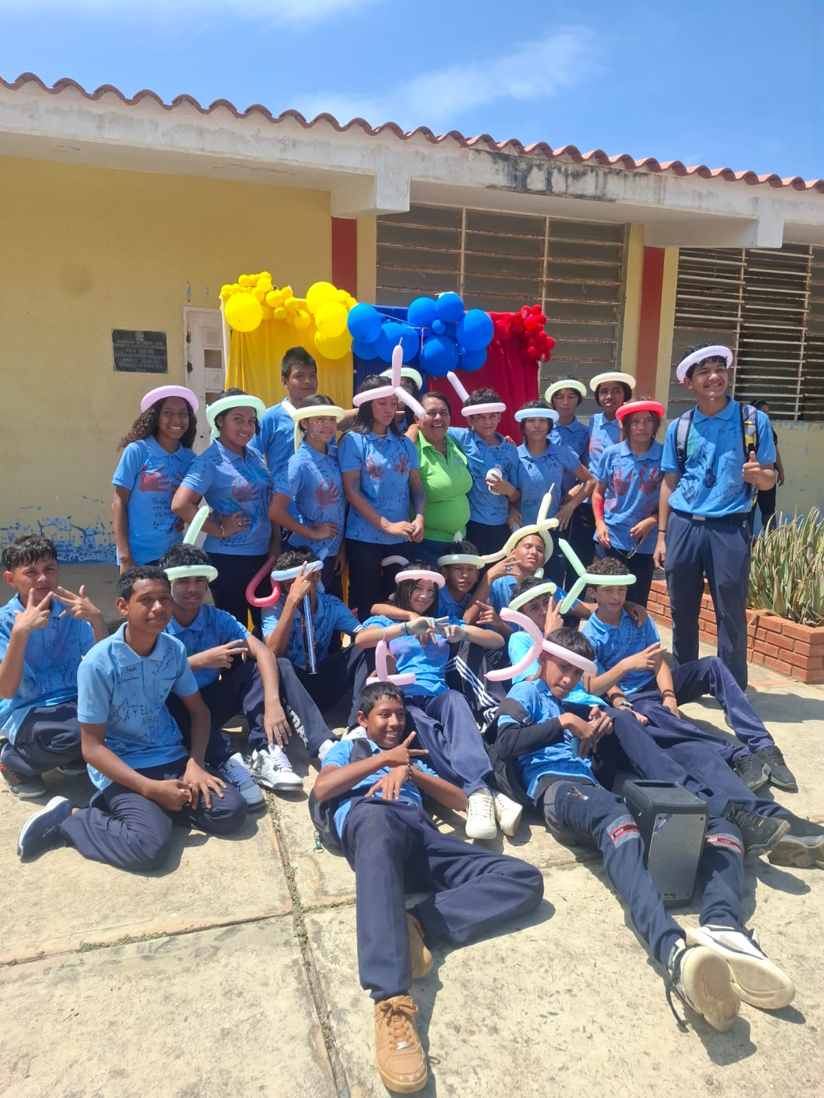 Niños disfrutan del último timbre escolar con diferentes actividades culturales