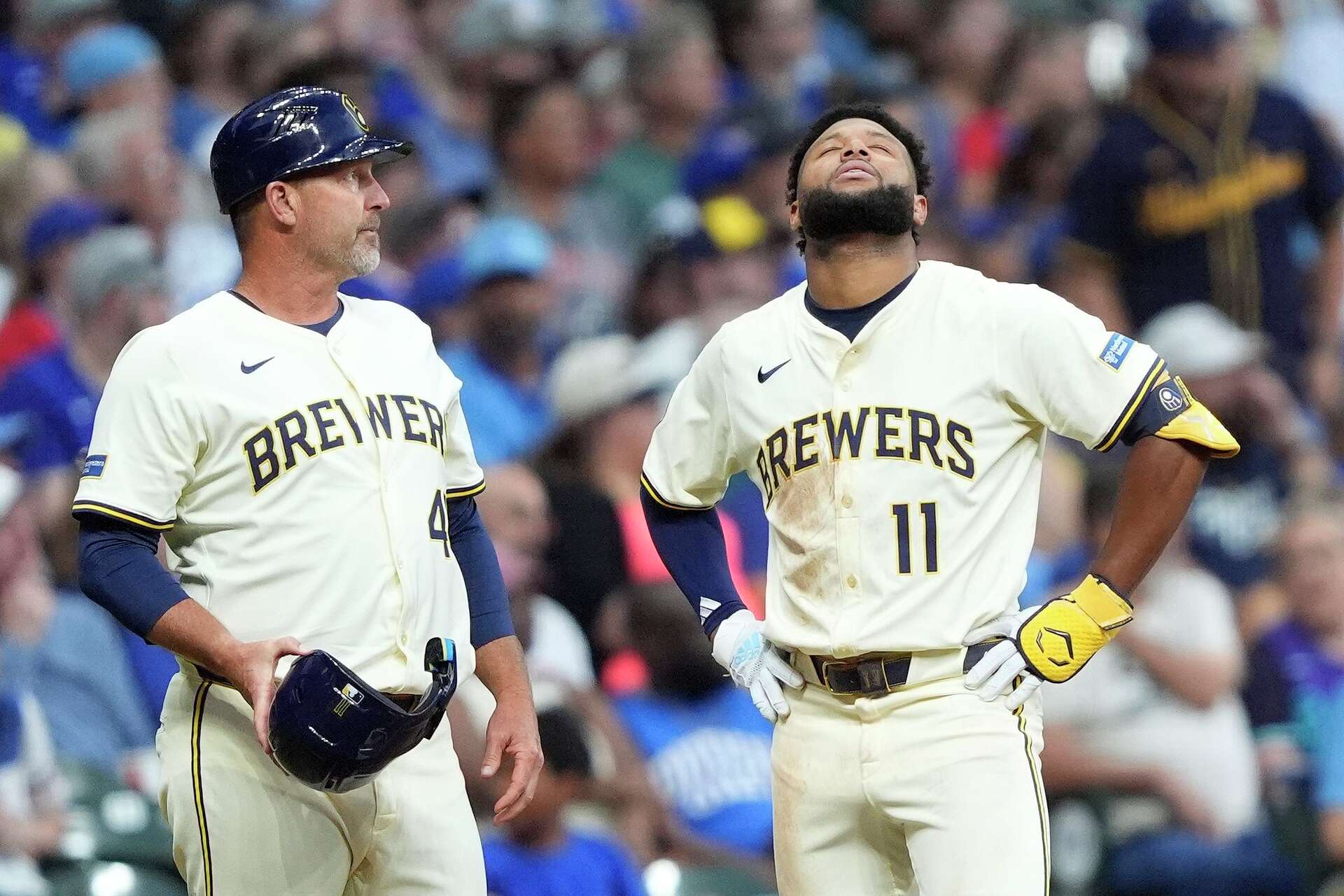 Jackson Chourio abandonó juego y encendió alarmas en Milwaukee