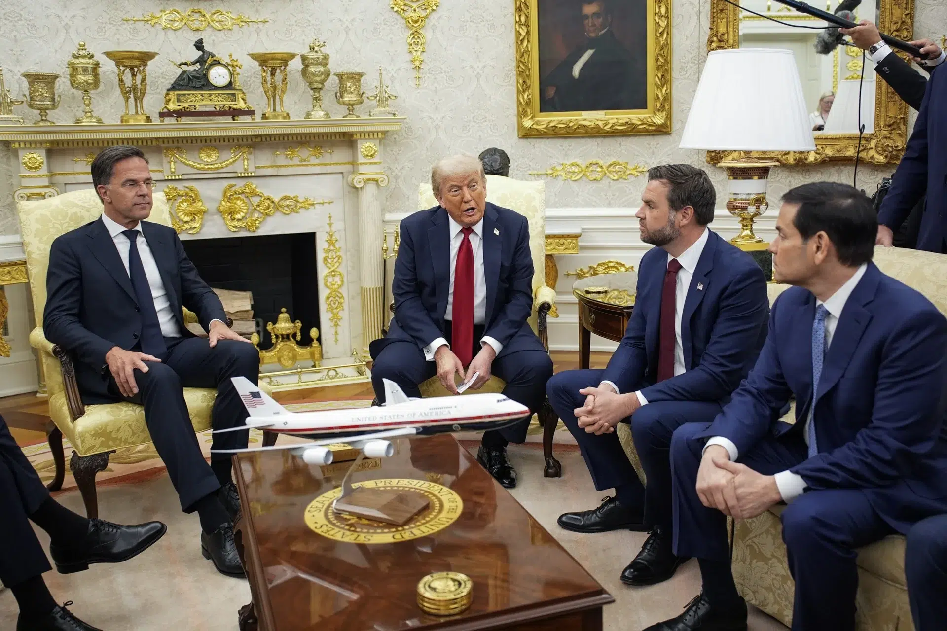 Trump amenaza a Putin con imponer aranceles del 100 % a Rusia si no logran un acuerdo de paz sobre Ucrania en 50 días